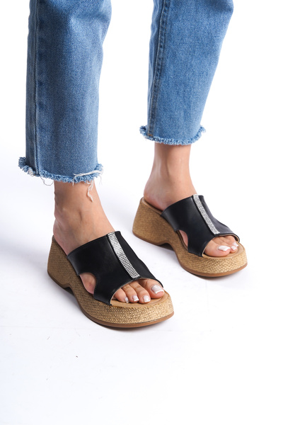 hmdyıl Παντόφλες με χοντρή σόλα από τεχνητό δέρμα με πέτρες