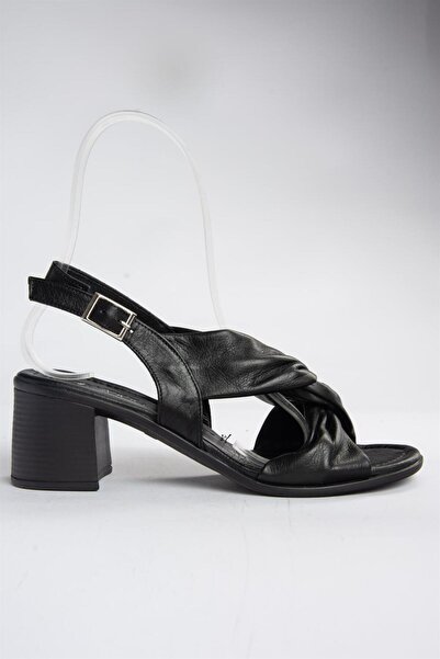 Fox Shoes P555450103 Чорні жіночі туфлі з товстим каблуком з натуральної шкіри