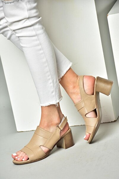 Fox Shoes P555452303 Vizon Hakiki Deri Kalın Topuklu Kadın Sandalet