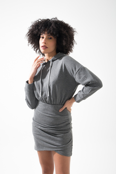 muub's Μίνι φόρεμα με κουκούλα με ελαστική μέση με ντραπέ