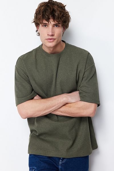 Trendyol Collection Übergroßes T-Shirt mit Strukturmuster in Khaki – Kurzarm, TMNSS22TS00049