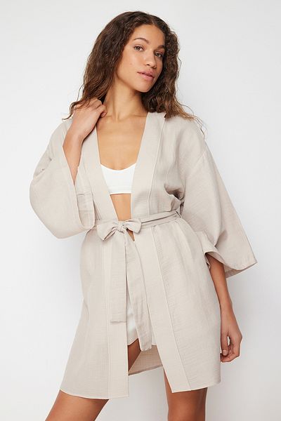 Trendyol Collection Beiger Morgenmantel mit Gürtel - 100 % Baumwolle, gewebtes Musselin THMSS24SB00000