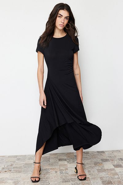 Trendyol Collection Schwarzes Skater-/Gürtelöffnungs-Midikleid aus dehnbarem Strick mit Rundhalsausschnitt TWOSS24EL00399
