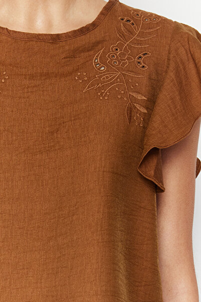 Trendyol Collection Hnědá krajková tkaná halenka TWOSS21BZ1300