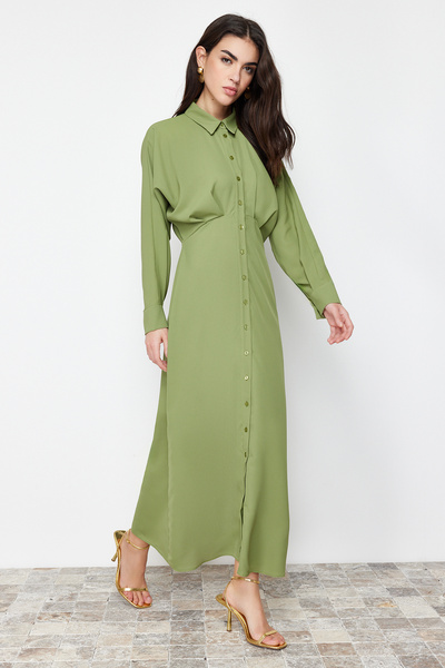 Trendyol Modest Φόρεμα με υφαντό πουκάμισο με λεπτομέρεια χακί TCTSS24EB00011