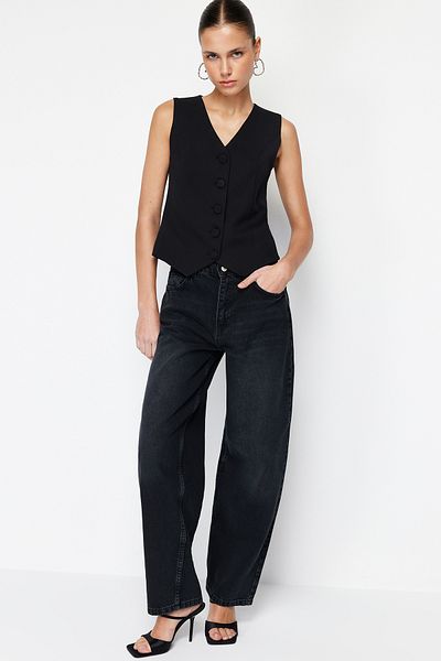 Trendyol Collection Schwarze Skater-Jeans mit niedriger Taille TWOSS24JE00038