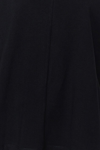 Trendyol Collection Černé 100% tlusté bavlněné pletené tričko s výstřihem do V a rukávy TWOSS24TS00028