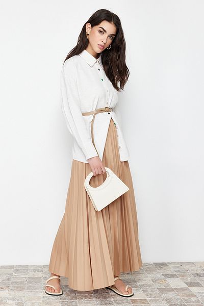 Trendyol Modest Beiger langer Strick-Plissee-Rock - TCTSS24EE00005