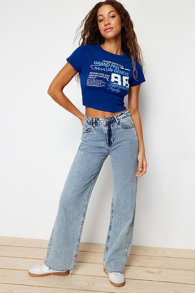 Trendyol Collection Saks 100 Cotton Slogan Nyomtatott Fitted Crop Kötött póló TWOSS23TS00319