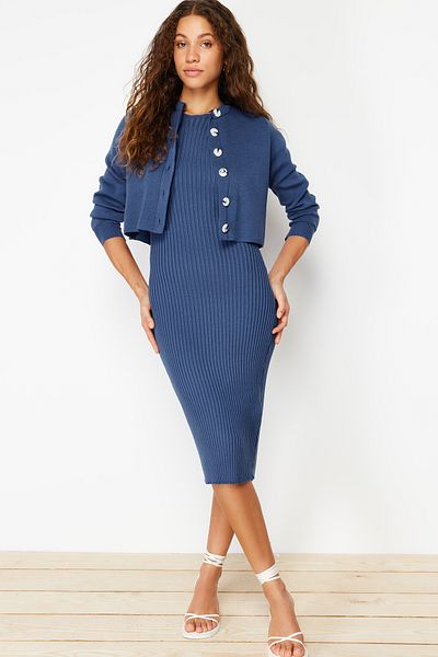 Trendyol Collection Indigofarbenes gerades Midi-Strickkleid TWOSS23EL00738