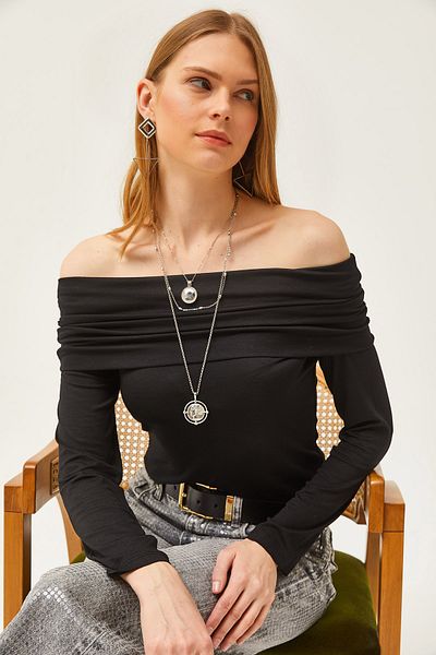 Olalook Dámská pletená viskózová halenka s černým límečkem Madonna BLZ-19002487