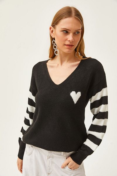 Olalook Pulover cu textura moale, cu decolteu în V, cu inimă neagră pentru femei KZK-19000792