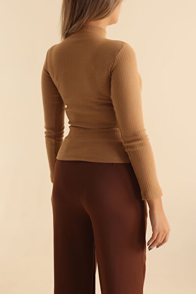 lovebox Γυναικείο πλεκτό πουλόβερ με λαιμόκοψη Lycra Soft Soft Regular Fit Camel 208514