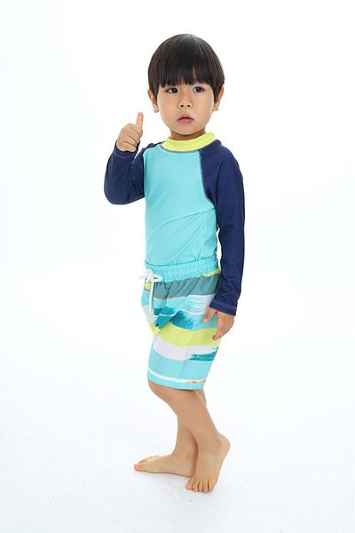 My Kids Wear Costum de baie cu model cu caracter de protecție solară și pantaloni scurți de mare