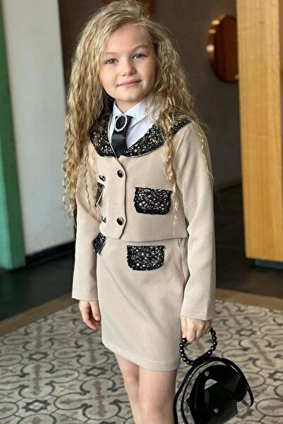 Riccotarz Kız Çocuk New Güpür İşlemeli Sahte Cepli ve Broşlu Bej Etekli Takım