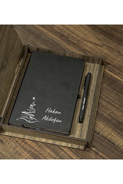 Yaprak Hediyelik Kişiye Özel Yılbaşı Tasarımlı Ahşap Kutulu Ajanda Kalem Seti