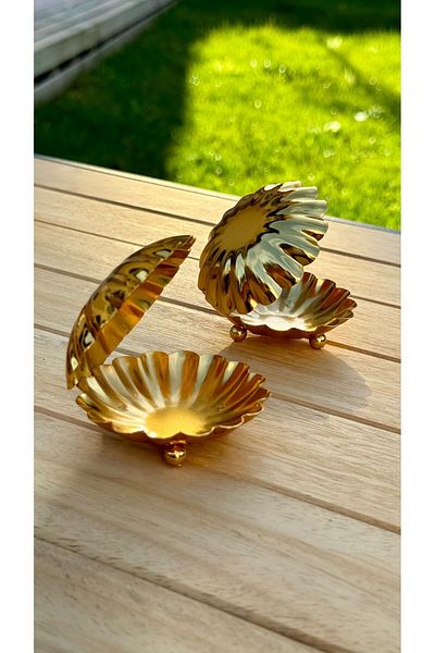 Aslı Hediyelik Set of 6 Gold Oyster lids and Footed Coffee Bowls, Turkish Delights, macarons, sugar bowls, presentation, coffee and treat bowls