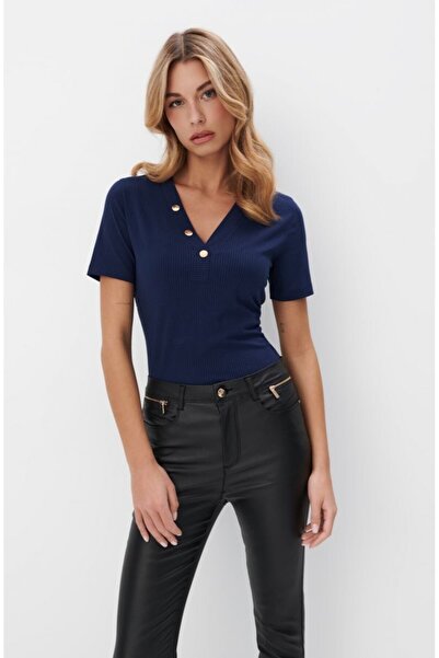 MAG FASHİON Γυναικεία μπλούζα Navy Blue με λαιμόκοψη V με διακοσμητικά κουμπι...