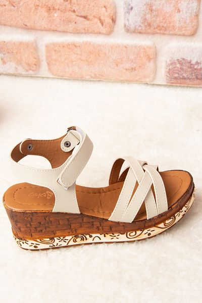 Fox Shoes Béžové dámské sandály F288071409