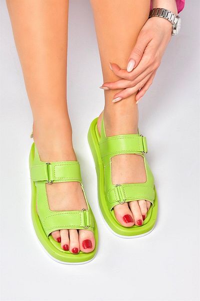 Fox Shoes Zelené denní dámské sandály na suchý zip M294661509