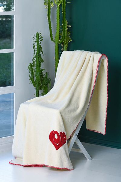 Ellia Soft Κρέμα κουβέρτα τηλεόρασης Wellsoft μονής (120x170 cm και κέντημα αγάπης)