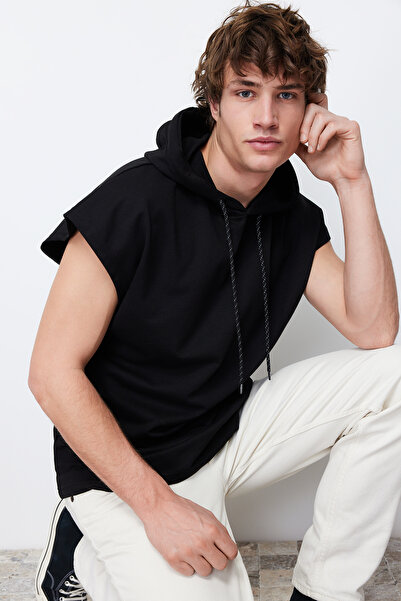 Trendyol Collection Голяма черна тениска с качулка - къс ръкав, плътна кройка TMNSS20SW0148
