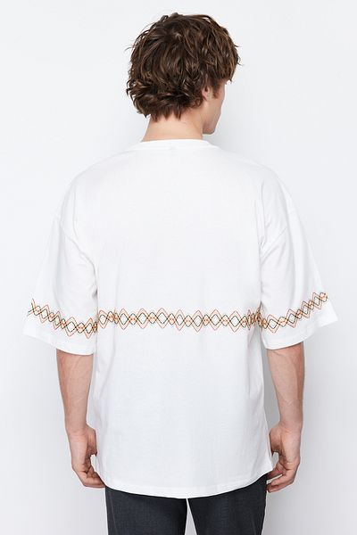 Trendyol Collection Біла вишита бавовняна футболка великого розміру TMNSS21TS1889