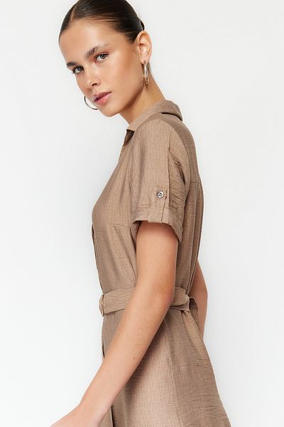 Trendyol Collection Φόρεμα μίντι υφαντό πουκάμισο ζωσμένο με βιζόν TWOSS24EL00226