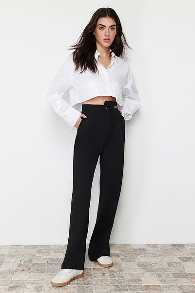 Trendyol Collection Czarne spodnie z szerokimi nogawkami i szczegółową tkaną etykietą TWOSS24PL00082