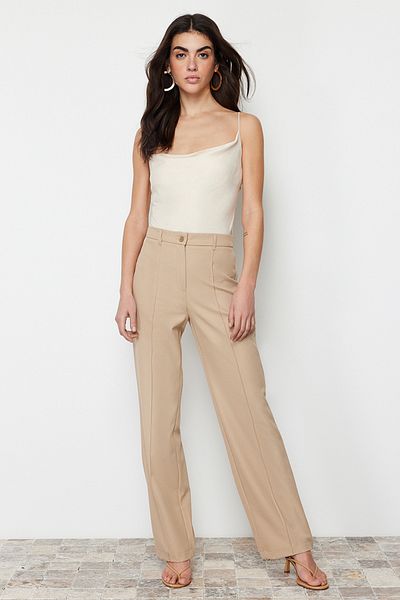 Trendyol Collection Hellbraune gerade/gerade geschnittene Hose mit hoher Taille und gerippten Nähten aus Webstoff TWOSS21PL0093