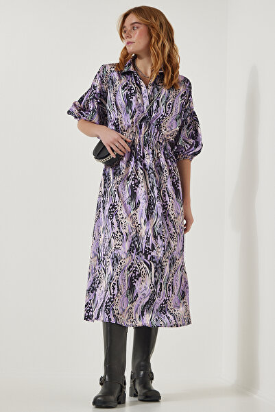 Happiness İstanbul Dámske štýlové šaty so saténovým povrchom s fialovým vzorom RG00002