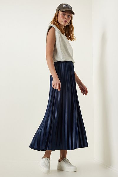 Happiness İstanbul Women's Navy Blue Bright Surface Pleated Knitted Skirt LJ00002
