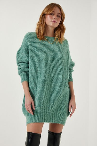 Happiness İstanbul Wassergrüner Oversize-Pullover aus Basic-Strick für Damen BV00099