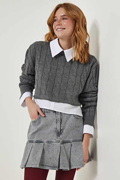 Happiness İstanbul Hellgraues Damen-Sweatshirt mit detailliertem saisonalem Crop-Strickmuster KJ00004