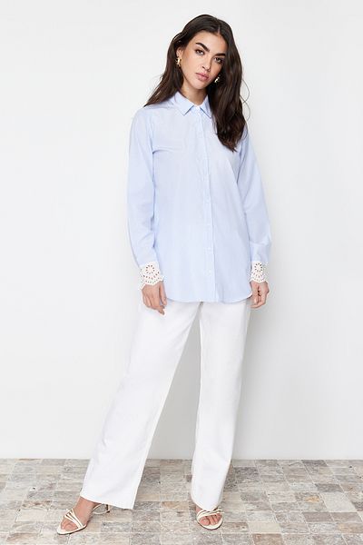 Trendyol Modest Modrá tkaná košile z bavlněné směsi s podrobnou výšivkou TCTSS24TG00006
