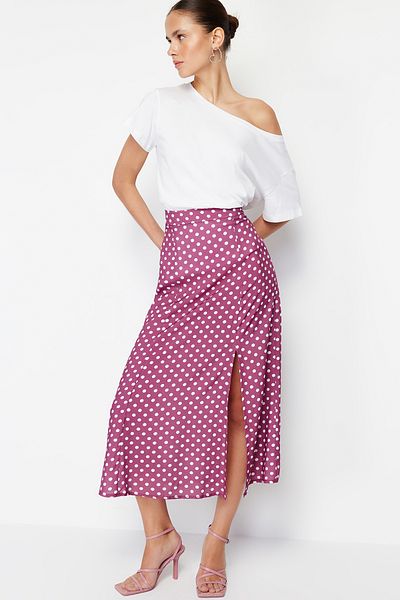 Trendyol Collection Lila gepunkteter Midi-Webrock aus Viskosestoff mit Schlitz und detailliertem Detail TWOAW20ET0205