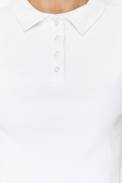 Trendyol Collection White Polo Neck Buttoned Short Sleeve Flexible Ribbed Knitted Blouse TWOSS24BZ00111