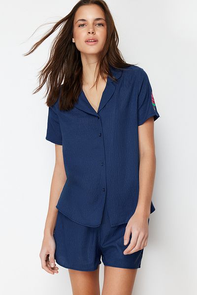 Trendyol Collection Set de pijamale țesute cu broderie pepene verde bleumarin cu pantaloni scurți din viscoză THMSS24PT00052