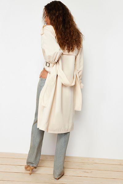 Trendyol Collection Übergroßer, wasserabweisender langer Trenchcoat – detailliert mit Gürtel und Wind, TWOSS21TR0005