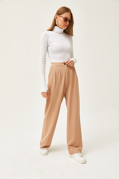 Olalook Women's Beige Pocketed Pleated Wide Leg Palazzo Trousers PNT-19000256