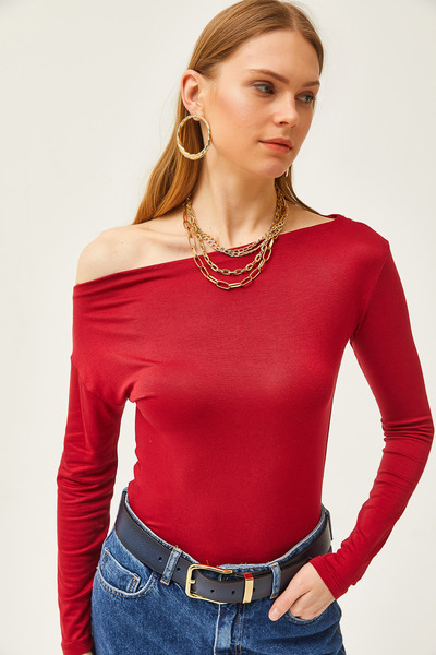 Olalook Woman's Burgundy Boat Neck Knitted Viscose Blouse BLZ-19002486