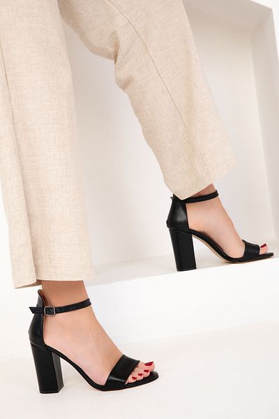 SOHO Klassische schwarze Damenschuhe mit Absatz 14532