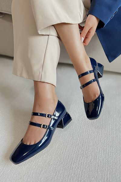 POLKA STORE Dámská lakovaná kůže Mary Jane Navy Blue uzavřená záda s dvojitou páskou a čtvercovou špičkou, krátké boty na podpatku