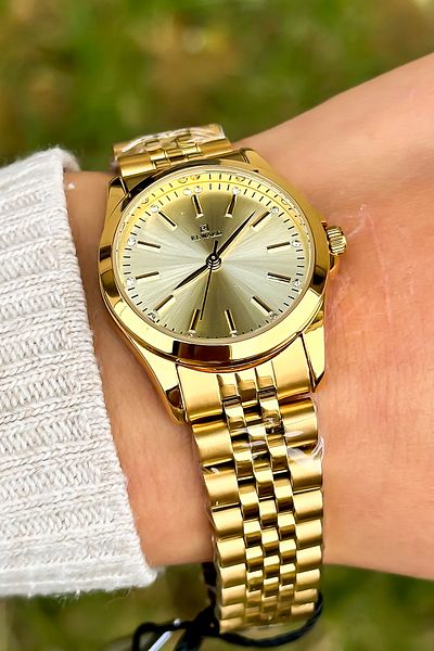Reward Gold Color Stylish Design Women's Wristwatch
