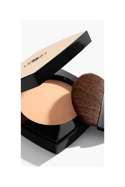 Chanel LES BEIGES-Glittering Brightening Powder with Gold Particles