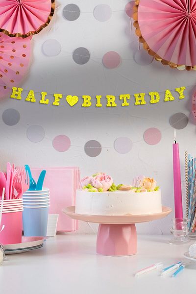 Artikel Gold Half Birthday Written Banner, Half Age Party, Birthday Ornament, Glitter Eva Banner