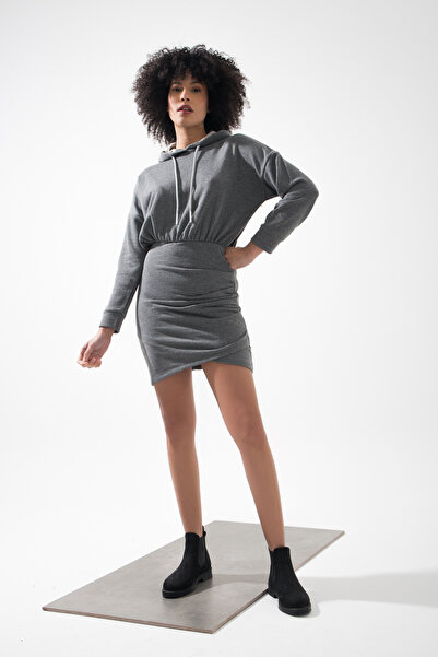 muub's Μίνι φόρεμα με κουκούλα με ελαστική μέση με ντραπέ