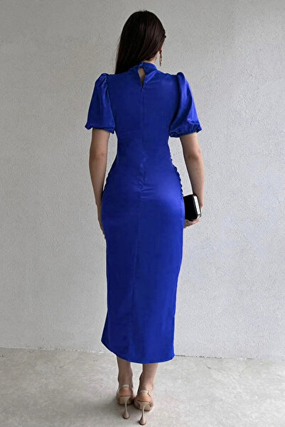 zks grup tekstil Жіноча сукня з атласу з драпірованими рукавами та розрізом