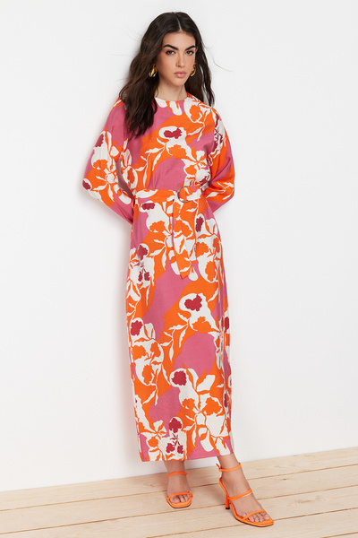 Trendyol Modest Ροζ ζωσμένο φλοράλ υφαντό φόρεμα TCTSS24EB00049