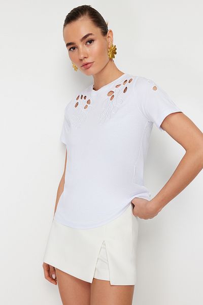 Trendyol Collection Tricou tricotat cu model de bază/regulat brodat alb TWOSS24TS00069